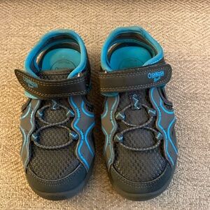 Little boys OshKosh  size 9 M tennis shoe/sandels